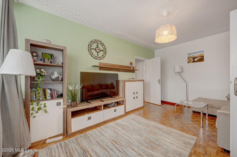 Piata Chibrit, Ion Mihalache, apartament 2 camere, vedere libera.