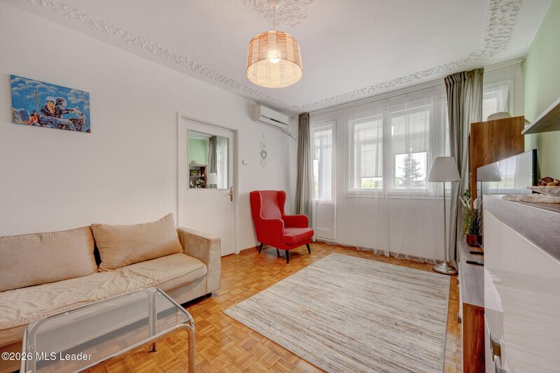 Piata Chibrit, Ion Mihalache, apartament 2 camere, vedere libera.