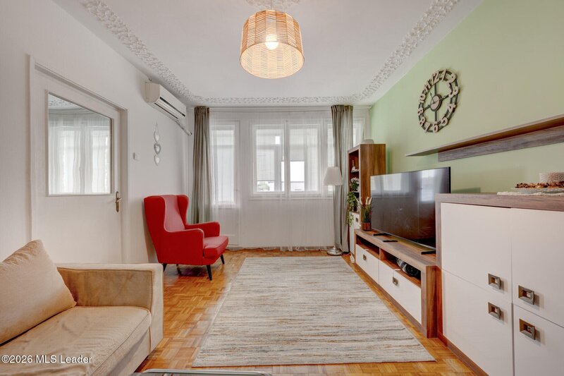 Piata Chibrit, Ion Mihalache, apartament 2 camere, vedere libera.