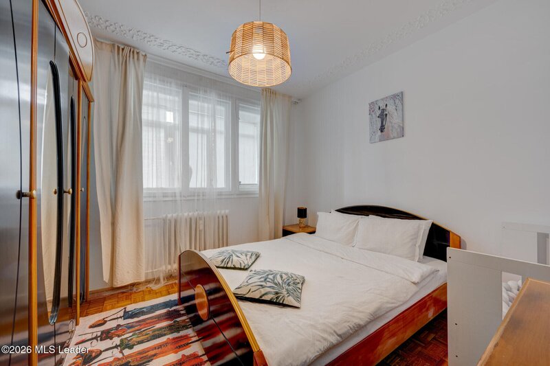 Piata Chibrit, Ion Mihalache, apartament 2 camere, vedere libera.