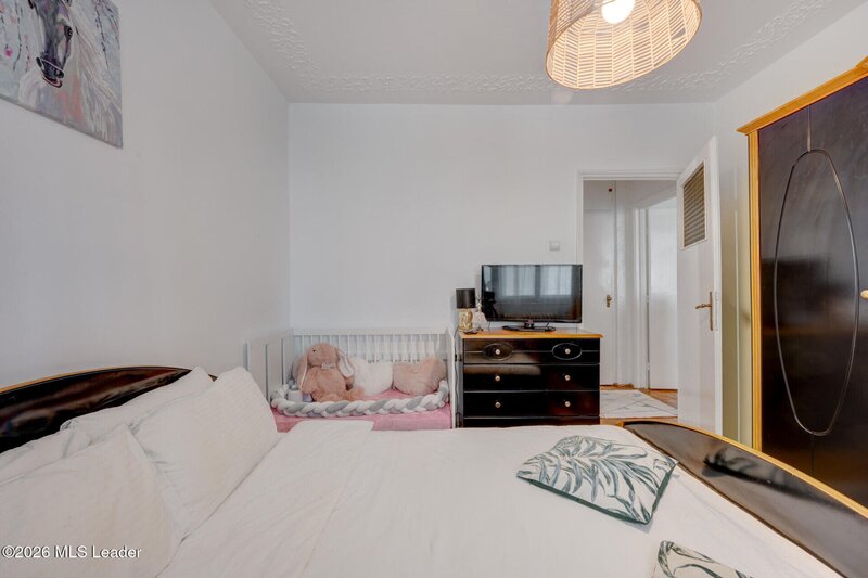 Piata Chibrit, Ion Mihalache, apartament 2 camere, vedere libera.