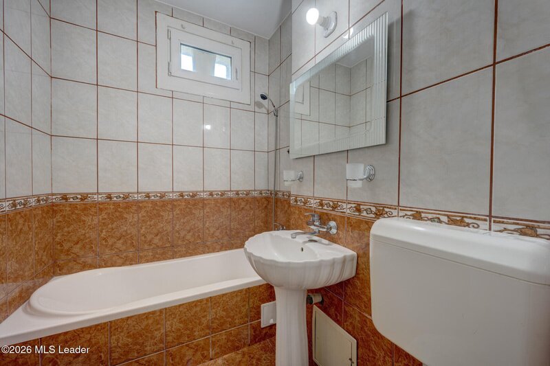 Piata Chibrit, Ion Mihalache, apartament 2 camere, vedere libera.