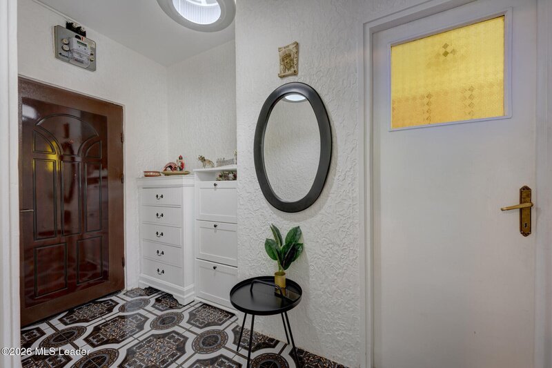 Piata Chibrit, Ion Mihalache, apartament 2 camere, vedere libera.