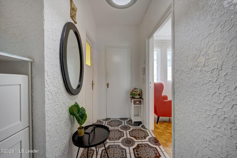 Piata Chibrit, Ion Mihalache, apartament 2 camere, vedere libera.