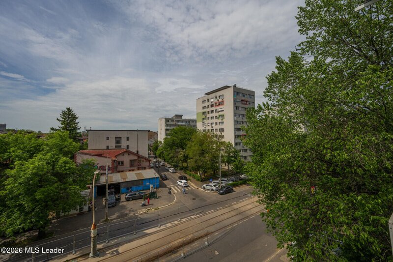 Piata Chibrit, Ion Mihalache, apartament 2 camere, vedere libera.