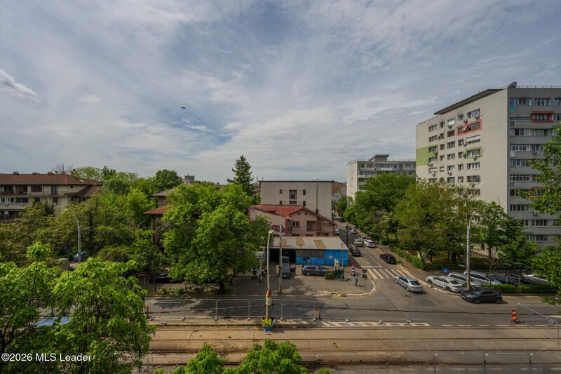 Piata Chibrit, Ion Mihalache, apartament 2 camere, vedere libera.