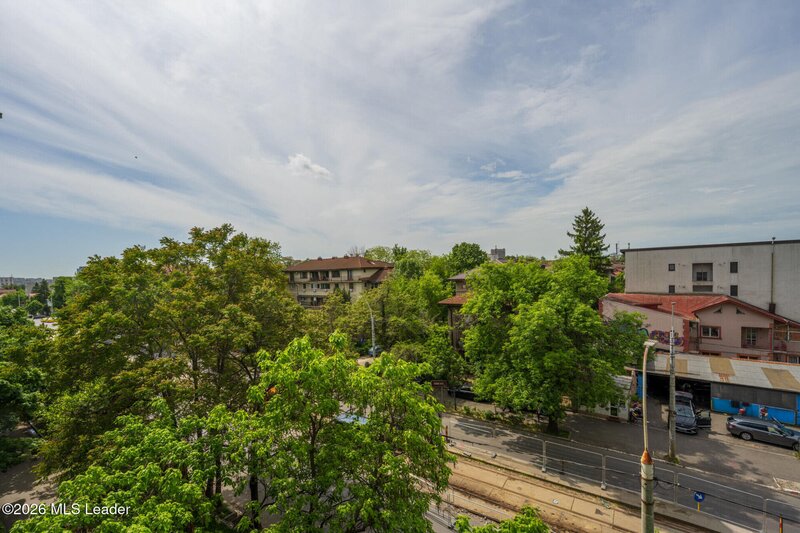 Piata Chibrit, Ion Mihalache, apartament 2 camere, vedere libera.