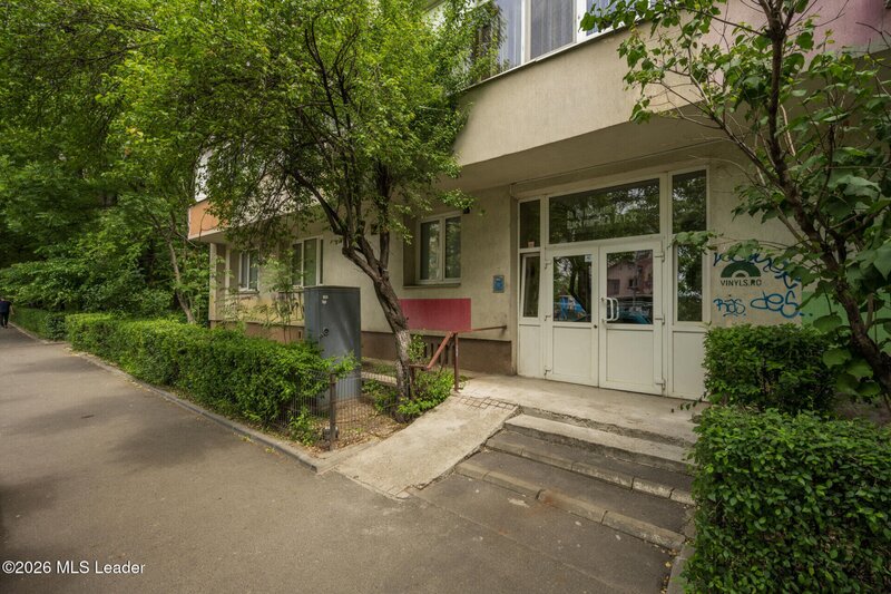 Piata Chibrit, Ion Mihalache, apartament 2 camere, vedere libera.